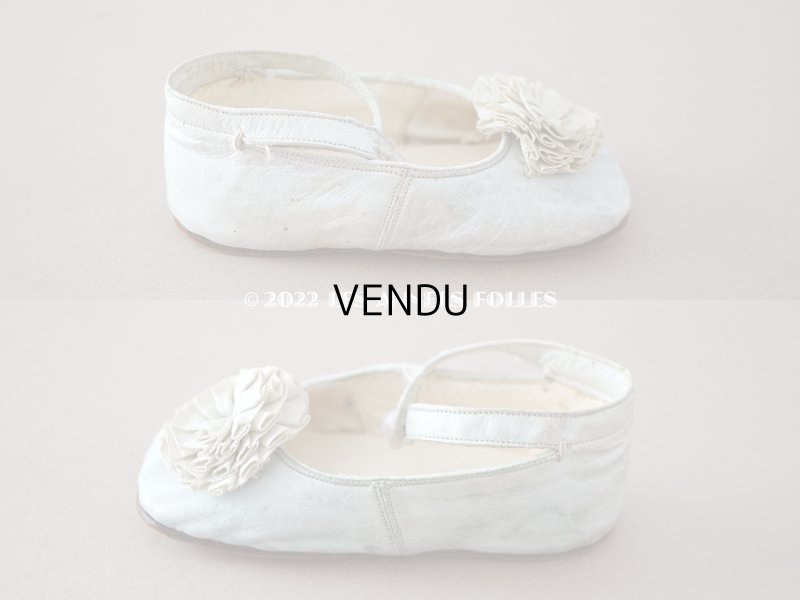 画像8: アンティーク ベビーシューズ 淡いブルーのシルク製ポンポン付