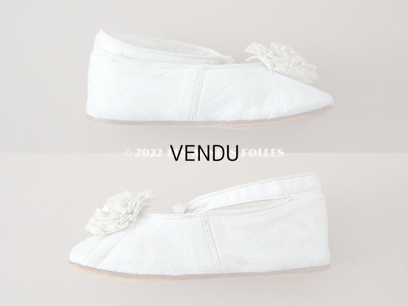 画像9: アンティーク ベビーシューズ 淡いブルーのシルク製ポンポン付