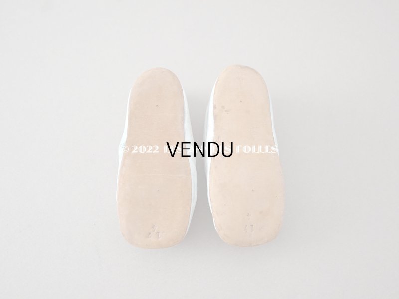 画像3: アンティーク ベビーシューズ 淡いブルーのシルク製ポンポン付