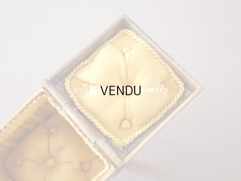 画像11: 1920年代 アンティーク 栗鼠のジュエリーボックス  マスタードカラーのシルク製クッション