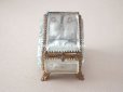 画像2: 19世紀末 アンティーク ジュエリーボックス 　グレイッシュブルーのシルク製クッション　懐中時計 (2)