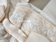 画像6: アンティーク  初聖体のオモニエール 淡いピンクのシルクリボン & 花模様のホワイトワーク(手刺繍)