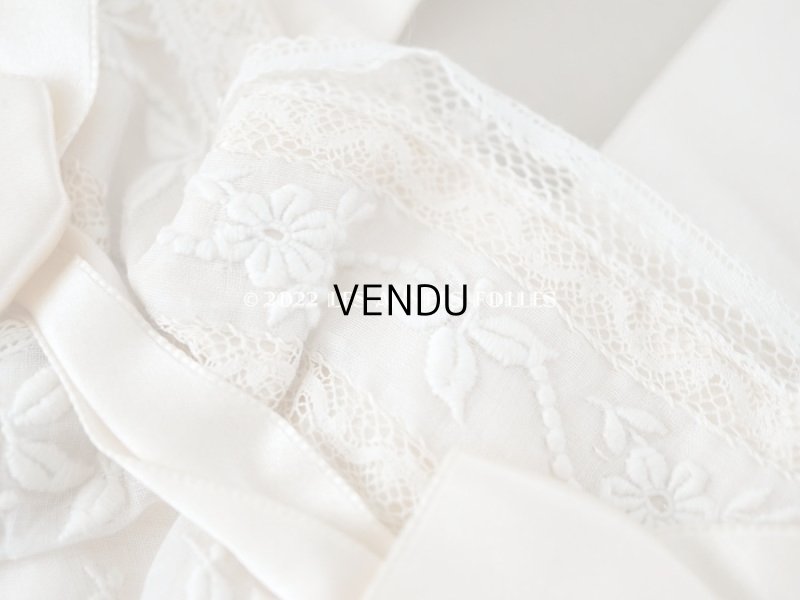 画像6: アンティーク  初聖体のオモニエール 淡いピンクのシルクリボン & 花模様のホワイトワーク(手刺繍)