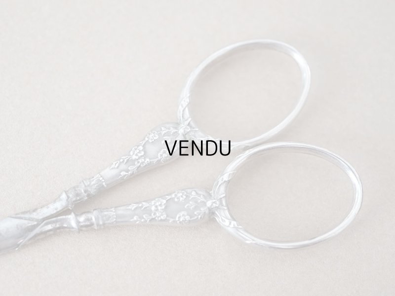 画像11: 1900年頃 アンティーク シルバー製 リボン&花のガーランド ソーイングセット 裁縫道具