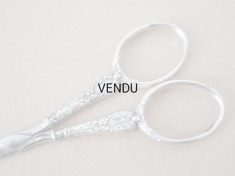 画像10: 1900年頃 アンティーク シルバー製 リボン&花のガーランド ソーイングセット 裁縫道具