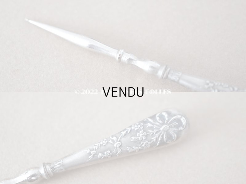 画像9: 1900年頃 アンティーク シルバー製 リボン&花のガーランド ソーイングセット 裁縫道具