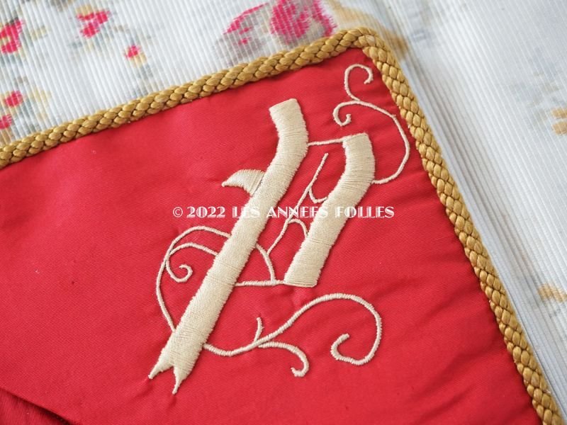画像8: ＊蚤の市＊19世紀 アンティーク シルク製 ハンキーケース イニシャル刺繍入り ハンカチ用ポシェット 