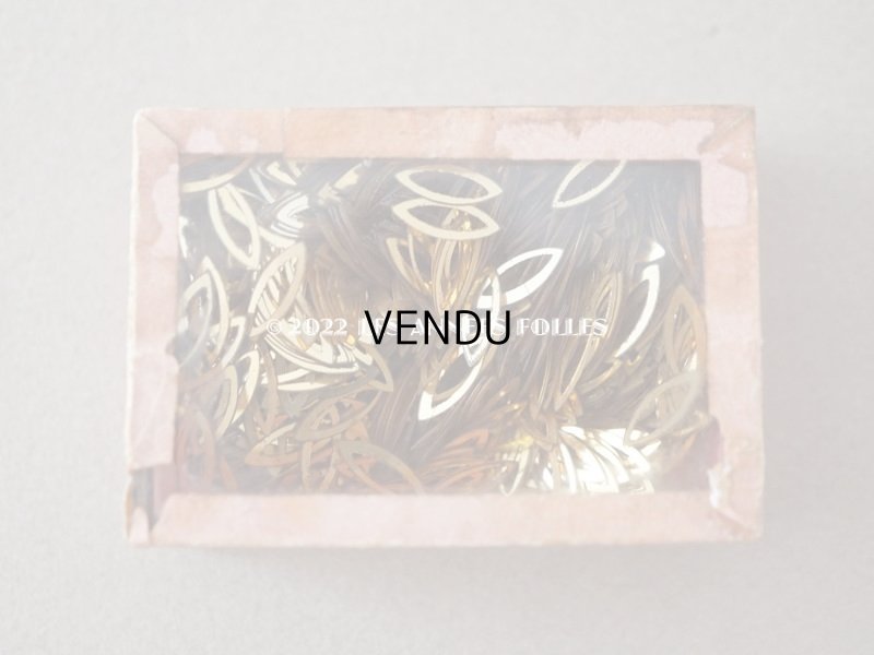 画像6: 1900年代 アンティーク 未開封 ガラスの蓋の紙箱 ゴールドのスパンコール1000ピース入り - AUX GALERIES LAFAYETTE -