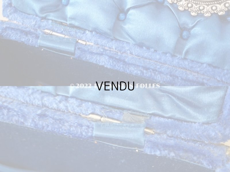 画像19: 19世紀末 アンティーク 　裁縫箱　鍵付き マリンブルーのベルベット＆シルククッション