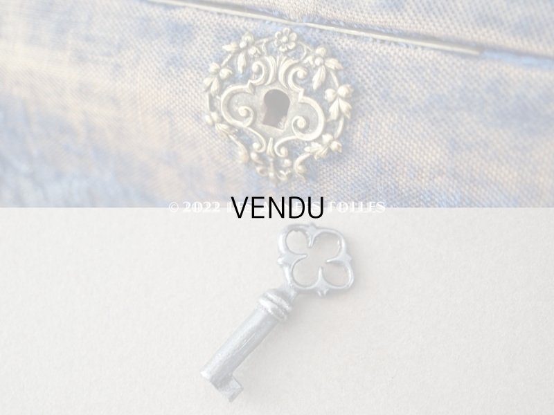 画像11: 19世紀末 アンティーク 　裁縫箱　鍵付き マリンブルーのベルベット＆シルククッション