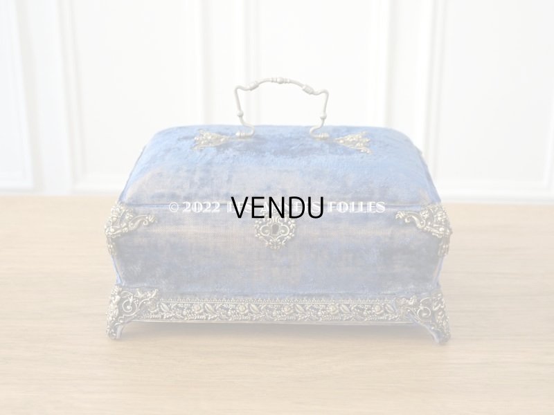 画像4: 19世紀末 アンティーク 　裁縫箱　鍵付き マリンブルーのベルベット＆シルククッション