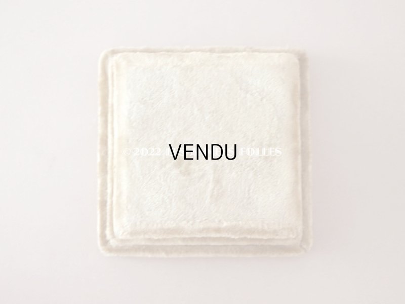 画像16: 1900年代 アンティーク ベルベットの台座 ボンマルシェ百貨店のラベル付き カーキ