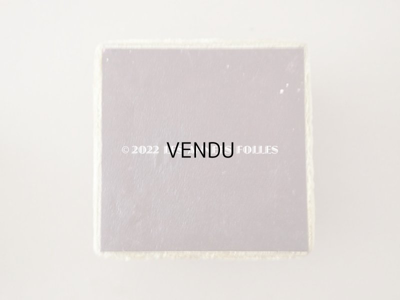 画像12: 1900年代 アンティーク ベルベットの台座 ボンマルシェ百貨店のラベル付き カーキ