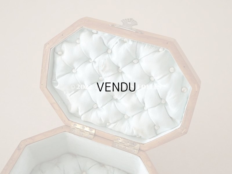 画像7: アンティーク モシュリンヌ 鈴蘭のジュエリーボックス パウダーブルーのシルク製クッション