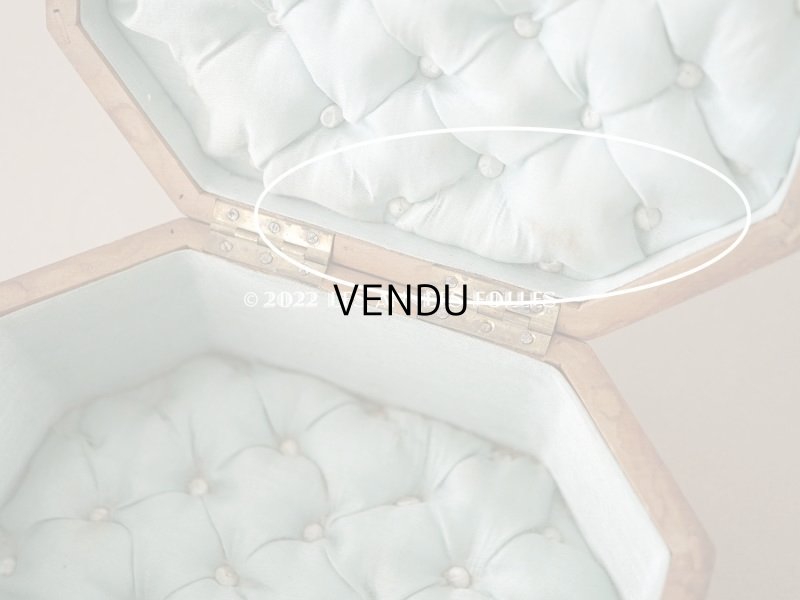 画像9: アンティーク モシュリンヌ 鈴蘭のジュエリーボックス パウダーブルーのシルク製クッション