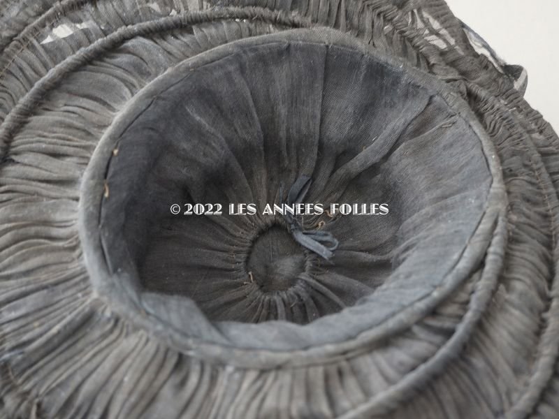 画像10: 19世紀 アンティーク  黒のシルクサテンのフリル付き 帽子