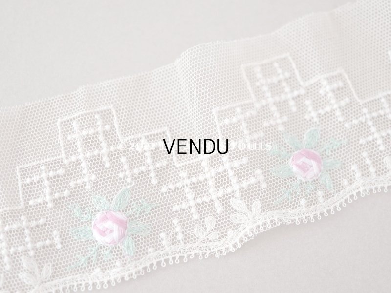 画像4: 1930年代  アンティーク ピンクの薔薇の刺繍入り 淡いベージュのレース 1.9m