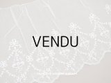 【クリスマスセール2022対象外】アンティーク 花の刺繍入り 幅広レース 幅26.5〜28.5cm