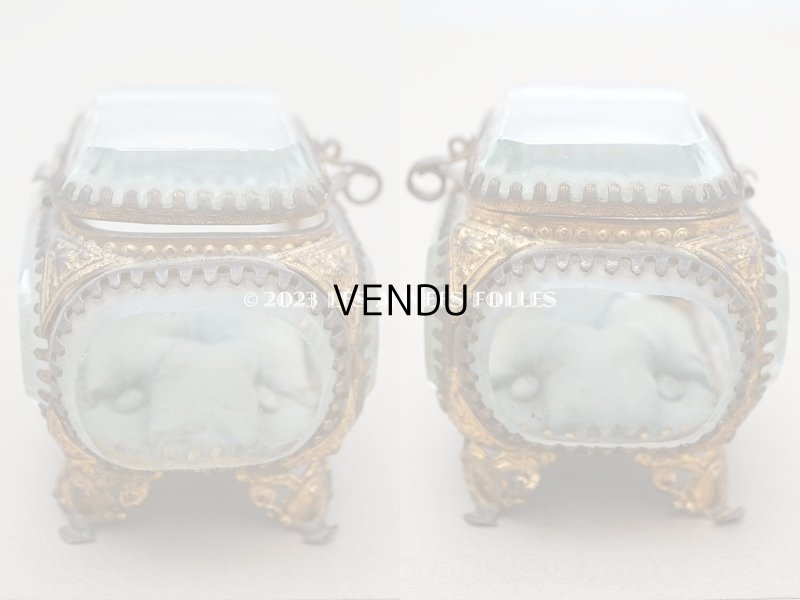 画像4: 19世紀末 アンティーク 小さなジュエリーボックス スモーキーブルーのクッション ロカイユ装飾の脚