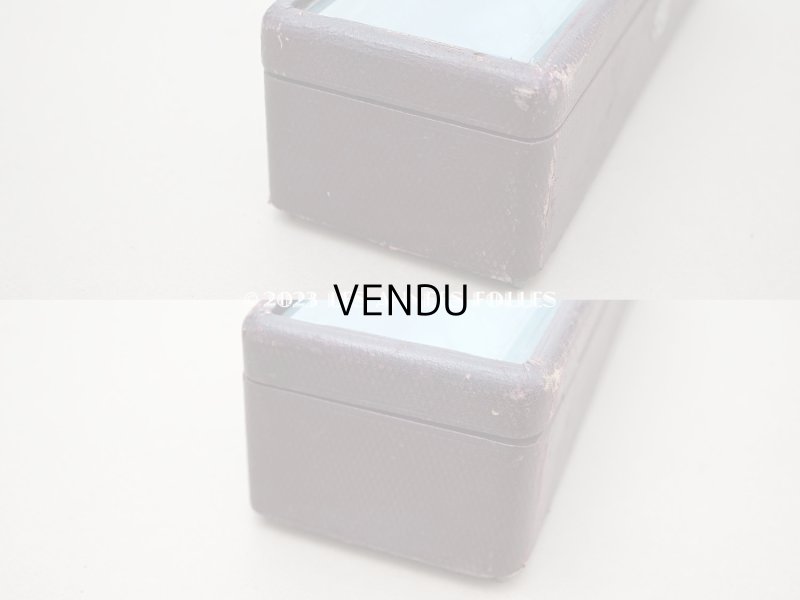 画像8: アンティーク 本革製 ジュエリーケース スモーキーブルーのシルク製クッション