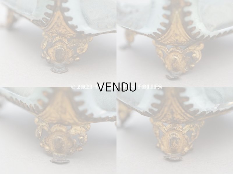 画像8: 19世紀末 アンティーク 小さなジュエリーボックス スモーキーブルーのクッション ロカイユ装飾の脚