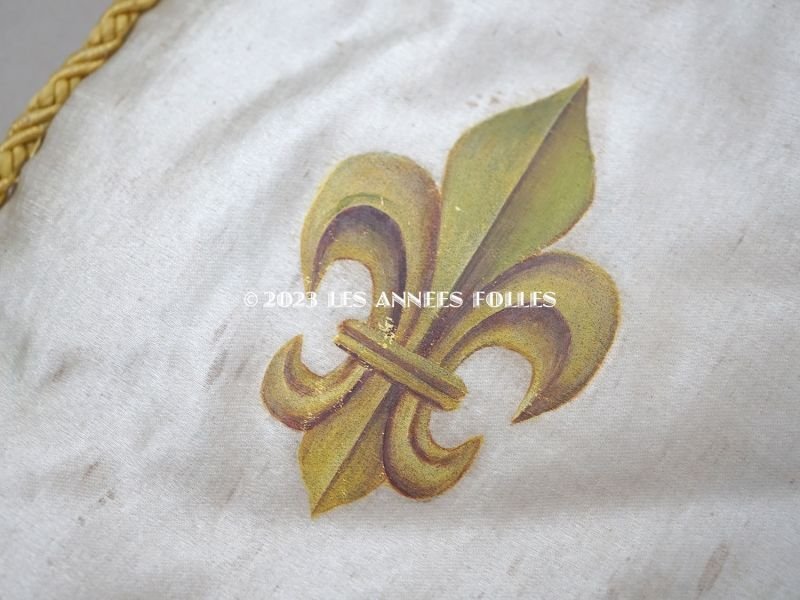 画像3: 19世紀末 アンティーク シルク製 ハンキーケース 百合の紋章 ハンドペイント