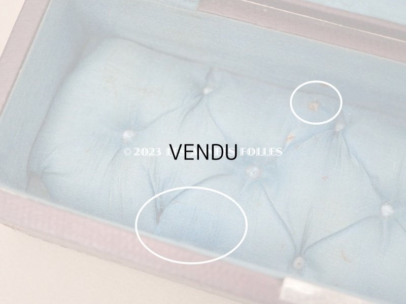 画像12: アンティーク 本革製 ジュエリーケース スモーキーブルーのシルク製クッション