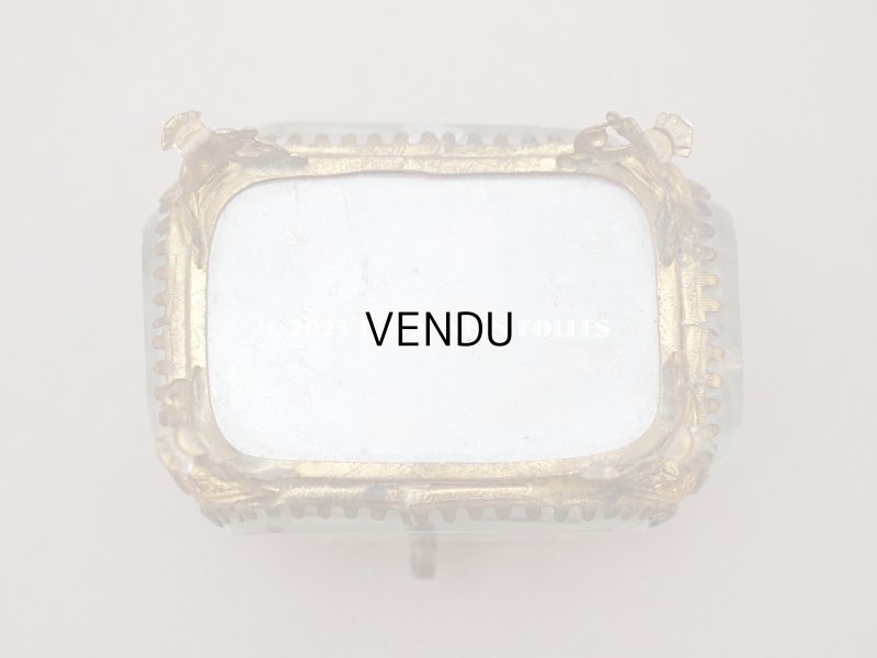 画像7: 19世紀末 アンティーク 小さなジュエリーボックス スモーキーブルーのクッション ロカイユ装飾の脚