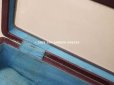 画像9: アンティーク 本革製 ジュエリーケース スモーキーブルーのシルク製クッション