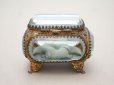 画像3: 19世紀末 アンティーク 小さなジュエリーボックス スモーキーブルーのクッション ロカイユ装飾の脚