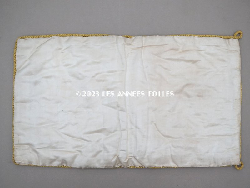 画像7: 19世紀末 アンティーク シルク製 ハンキーケース 百合の紋章 ハンドペイント