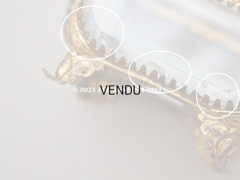 画像9: 19世紀末 アンティーク 小さなジュエリーボックス スモーキーブルーのクッション ロカイユ装飾の脚