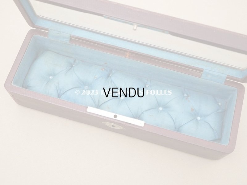 画像10: アンティーク 本革製 ジュエリーケース スモーキーブルーのシルク製クッション