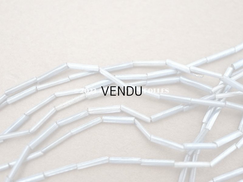 画像3: アンティーク 極小 スフレビーズ　 淡いメタリックブルー ライン入り 1×7mm 約480〜520ピース　吹きガラス製 ビーズ