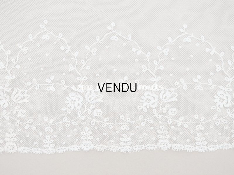 画像4: アンティーク 花の刺繍入り 幅広レース アイボリー　43cm 幅28cm