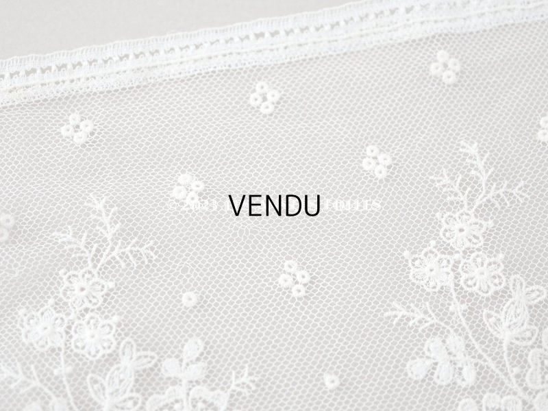 画像4: アンティーク 花の刺繍入り 幅広レース オフホワイト　61cm 幅14.8cm