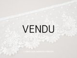 アンティーク 花の刺繍入り 幅広レース オフホワイト　61cm 幅14.8cm