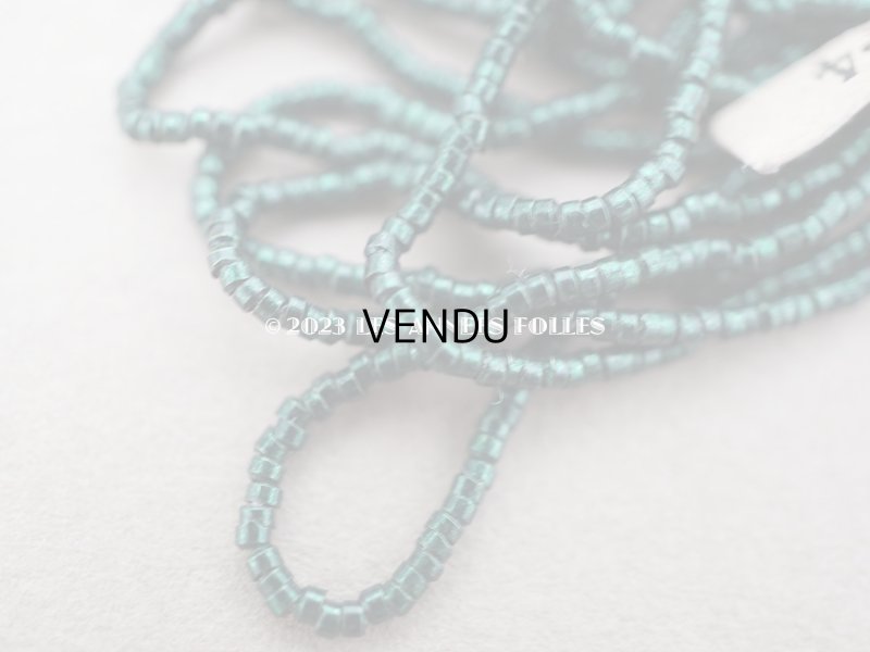 画像2: 1900年代 アンティーク 極小 メタル製 筒型 ビーズ ビリヤードグリーン　メタルビーズ P4　キャビアビーズ