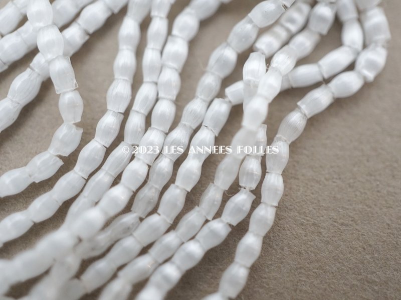 画像4: アンティーク 極小 スフレビーズ ライン入り パールホワイト サティネビーズ 約1.5×2.5mm  約600ピース