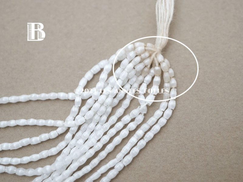 画像7: アンティーク 極小 スフレビーズ ライン入り パールホワイト サティネビーズ 約1.5×2.5mm  約600ピース