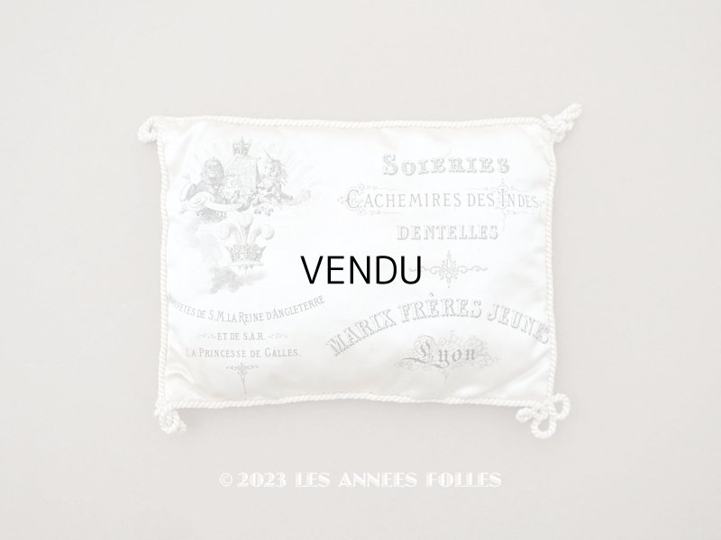 画像1: 19世紀末 アンティーク  シルク製クッション LYONのシルク専門店 SOIERIES CACHEMIRES DES INDES DENTELLES - MARIX FRERES JEUNES -