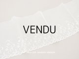 アンティーク 花の刺繍入り 幅広レース エクリュ　1.4m 幅14.4cm