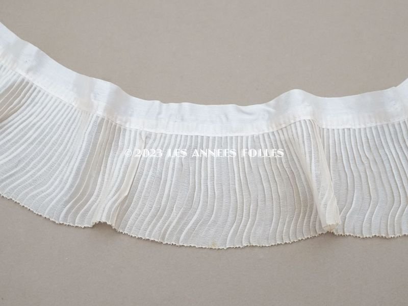 画像2: アンティーク シルク製 幅広 プリーツリボン オフホワイト&アイボリー  11cm幅  