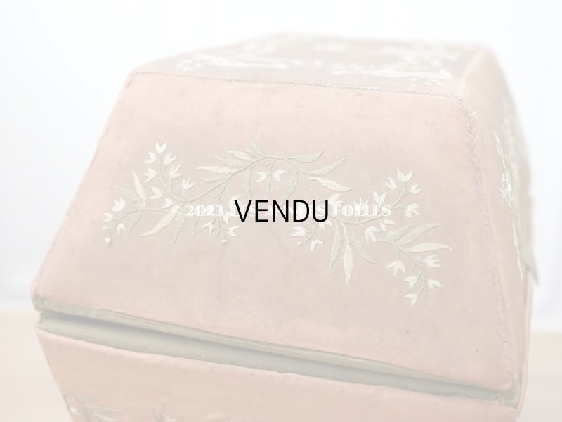 画像14: 19世紀初頭 アンティーク シルク製ボックス 王冠紋章&鈴蘭とリボンのガーランドの刺繍入り