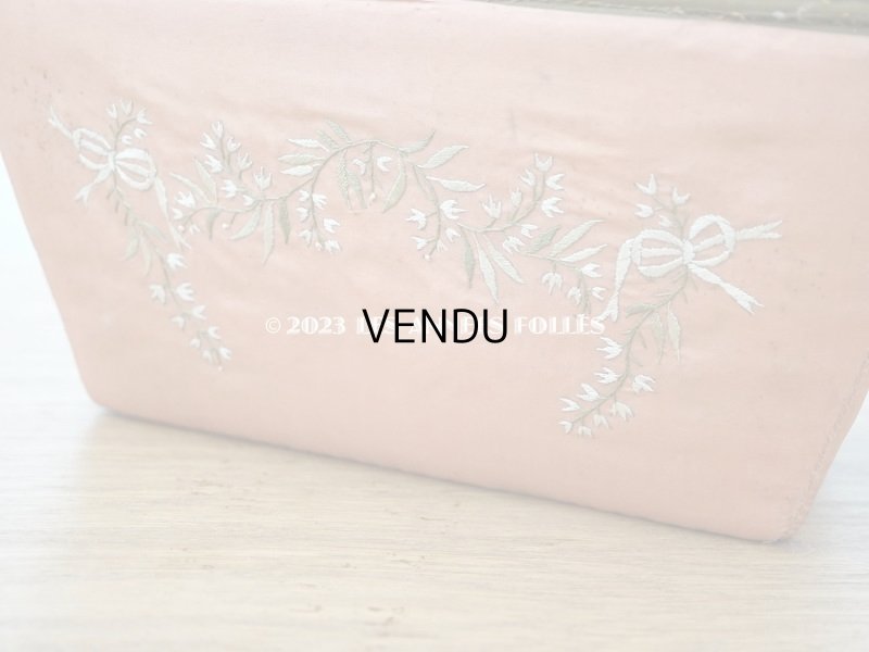 画像13: 19世紀初頭 アンティーク シルク製ボックス 王冠紋章&鈴蘭とリボンのガーランドの刺繍入り