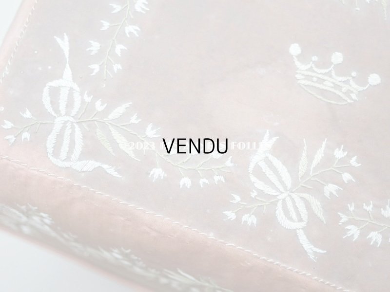 画像7: 19世紀初頭 アンティーク シルク製ボックス 王冠紋章&鈴蘭とリボンのガーランドの刺繍入り