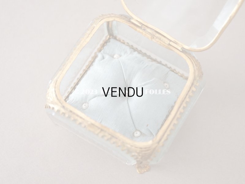 画像5: 19世紀末 アンティーク ジュエリーボックス スモーキーブルーのシルククッション