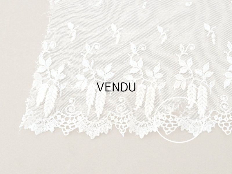 画像5: アンティーク 小さなポンポン付 レース  106cm 幅16〜18cm