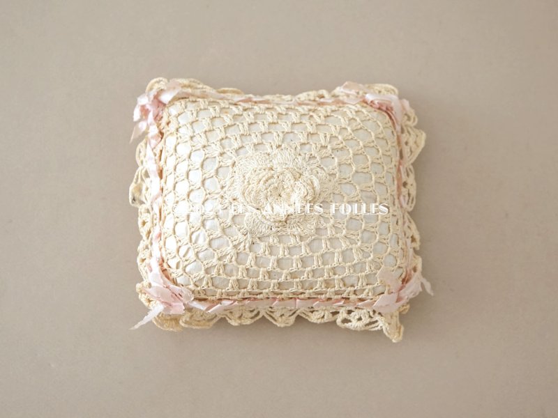 画像3: アンティーク ピンクッション ピンクのリボン&クロシェレース