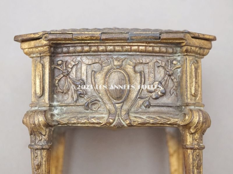 画像13: アンティーク 薔薇&リボンのガーランドのジュエリーケース ルイ16世スタイル パウダーブルーのシルク製クッション